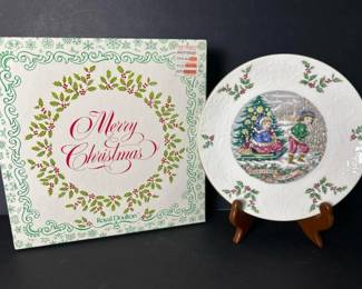377 royaldoulton1979christmasplatewith