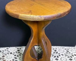 394 woodenfootstoolwithheartcutoutfolk