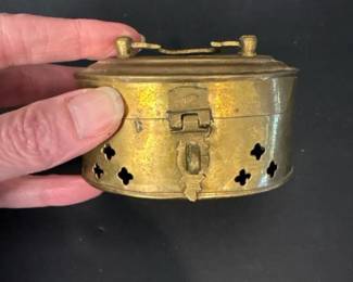 206 brassovallockingpotpourriboxwithpi