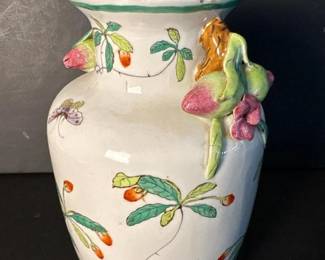 155 chineseporcelainvasewithappliedpeac