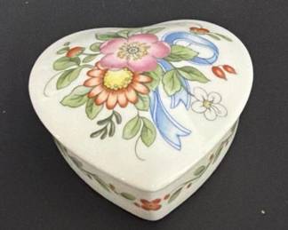 196 smallwedgwoodbonechinahearttrinket
