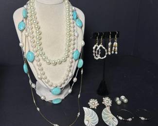 264 fauxpearlcostumejewelrylot