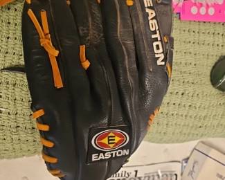 Baseball glove