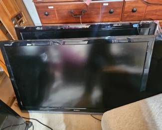Assorted  large screen and smaller TVs