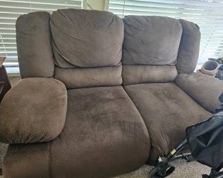 Brown couch and loveseat 