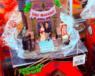 Lemax Spooky Town Halloween Haunted House