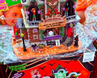 Lemax Spooky Town Halloween Haunted House