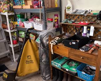 Potting table & supplies