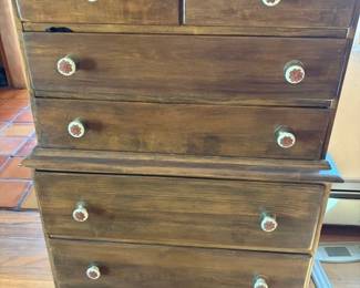 Chest of drawers