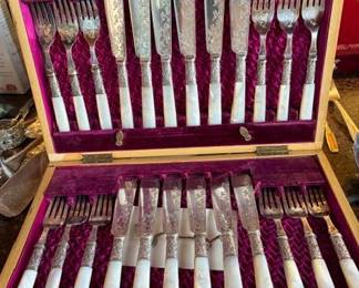 Beautiful Victorian sterling and MOP cased flatware