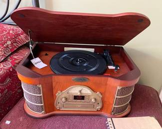 Pyle Vintage-Style Turntable