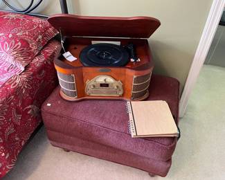 Pyle Vintage-Style Turntable