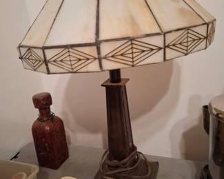 Tiffany-Style Stained Glass Table Lamp with Geometric Diamond Pattern Shade, Cream Slag Glass Panels & Bronze-Tone Architectural Column Base