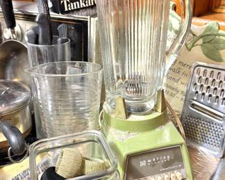 Waring Century 2 Avocado Green Electric Blender with Ribbed Glass Pitcher, Handle, Lid & Push-Button Controls