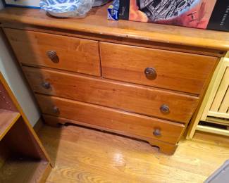 Traditional Solid Wood Four-Drawer Dresser with Honey Pine Finish, Round Wooden Knobs & Scalloped Base