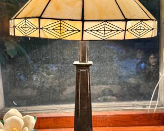 Tiffany-Style Amber Slag Glass Table Lamp with Geometric Diamond Pattern Shade & Bronze-Tone Mission-Style Pedestal Base
