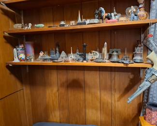 Collection of Miniature Architectural Landmark Souvenirs, Eiffel Tower Replicas, Statue of Liberty Figurines, Washington Monument, Liberty Bell, Historic Building Miniatures, Horse Figurines, Decorative Pottery, Travel Memorabilia & Collectible Western-Style Toy Revolver with Holster