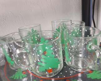 Christmas mugs/tray set