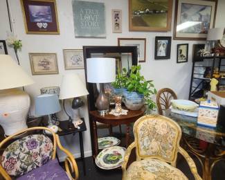 Homevdecor - floor/wall mirror, vintage chairs, wall art