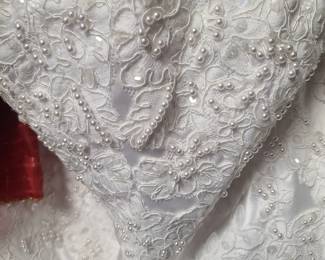 Bridal gown and vale, Suize 16w, David's Bridal