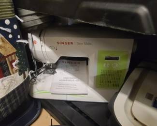 Singwr Sewing mMachine with peddle, missing A/C chord