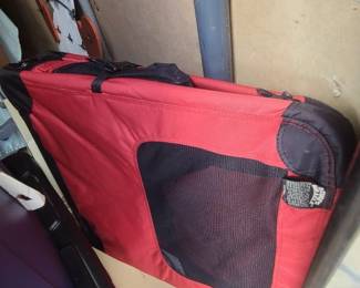 Medium-large soft side kennel, great for travel