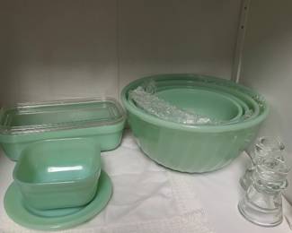 Jaydite nested mixing bowels, loaf baking dishes with lid, square dish, small plate