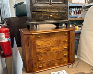 Chest of drawers