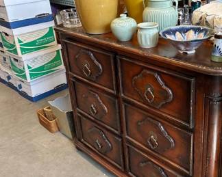 Dresser & vases
