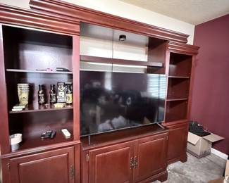 Entertainment center