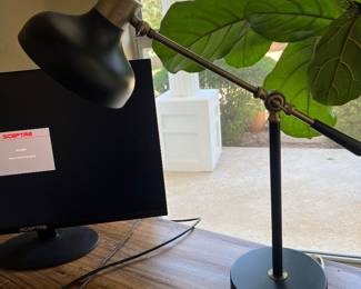Great desk lamp. With adjustable arm.