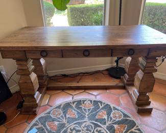 Office desk in Like new condition