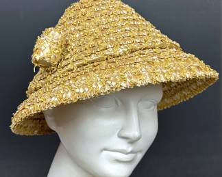 MID CENTURY LADIES BASKET WOVEN HAT OF THE  JACQUELINE KENNEDY ERA 