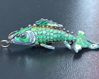 VINTAGE CHINESE ARTICULATING FISH PENDANT