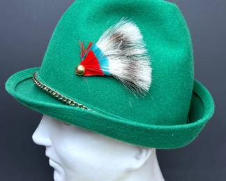 VINTAGE 1960s LADIES GREEN FELT HAT BY MR. JOHN OF NEW YORK & PARIS
