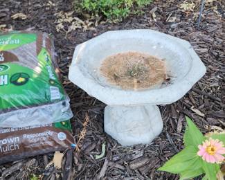 Table top bird bath