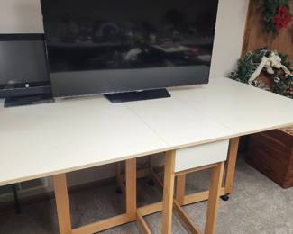 Seeing Table and Samsung TV with remote