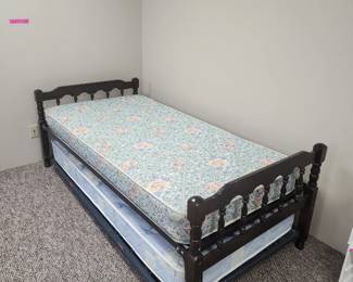 Trundle bed