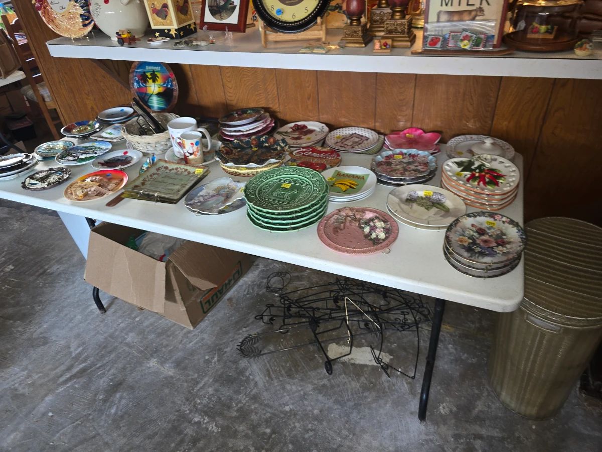 Collectable plates 
