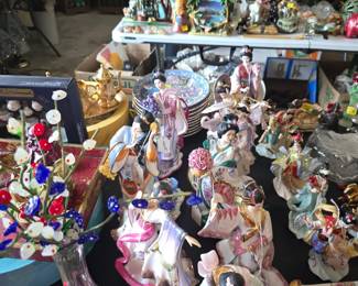 Collectable Asian ladies and plates.