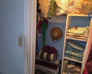 Beautiful decorative pillows and quilt sets