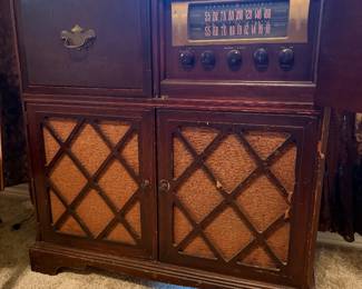 1947 General Electric Phonograph Radio