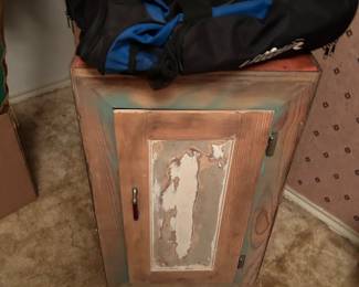 Toy cabinet