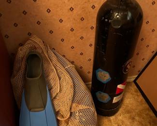Scuba diving equipment