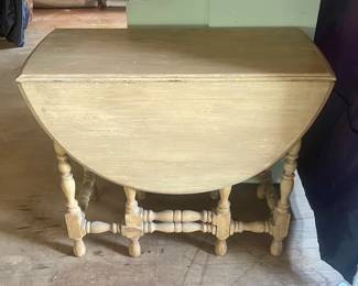 Painted cable legged table, large enough to use as a small dining table 