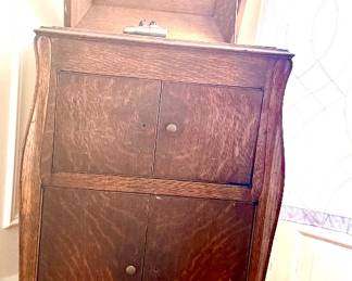 Antique Victrola record player