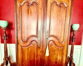 Large armoire 