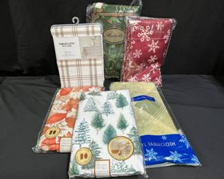 6 Hoiiday Rectabgular Holiday Table Cloths