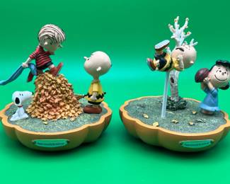 2 Hawthorne Village Peanuts Figurines