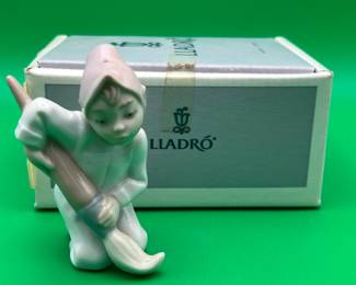 Retired Lladró #5938 "Elf with Paintbrush"